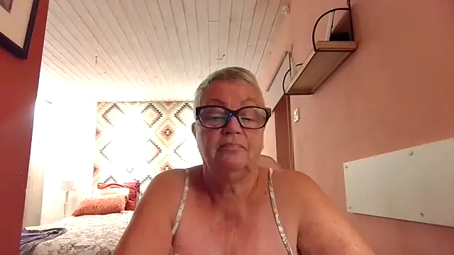 GrannyChrissy68 online show from November 12, 3:34 pm