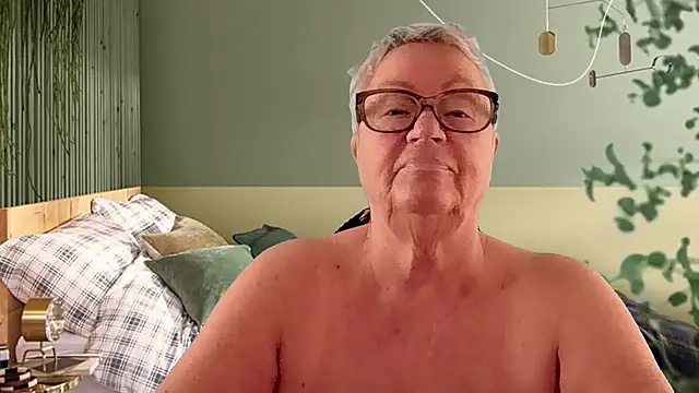 GrannyChrissy68 online show from March 14, 1:27 pm