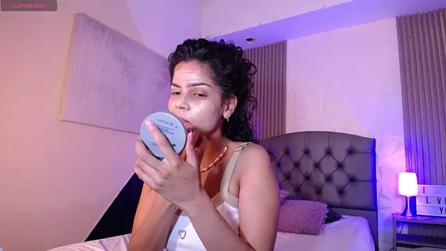 ximena diaz online show from February 6, 7:40 pm