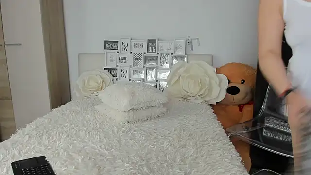 sweetemy4u online show from April 14, 12:00 pm