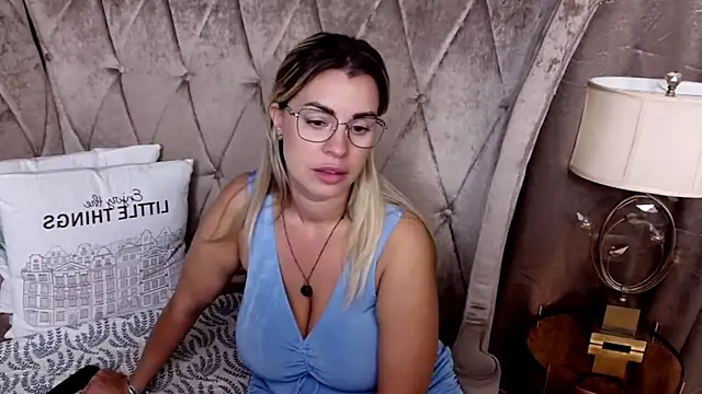 Snapshot of BustyGizelle chatting on July 7, 9:08 pm BustyGizelle online show from July 7, 9:08 pm