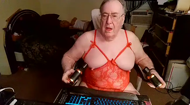 Snapshot of Toastir chatting on March 15, 4:54 pm Toastir online show from March 15, 4:54 pm