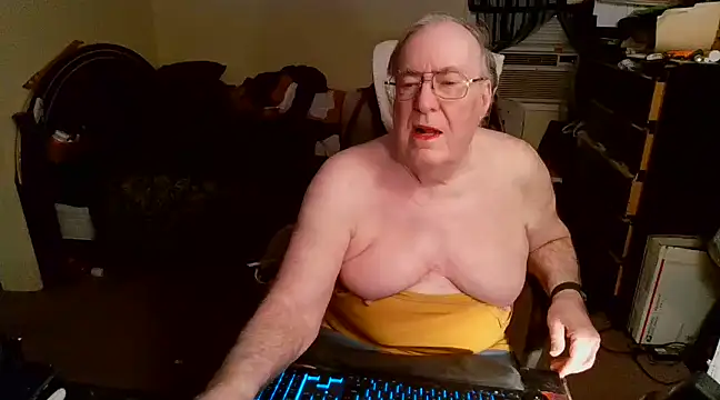 Snapshot of Toastir chatting on March 19, 8:54 pm Toastir online show from March 19, 8:54 pm