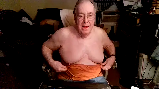 Snapshot of Toastir chatting on September 13, 2:17 pm Toastir online show from September 13, 2:17 pm