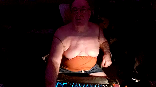 Snapshot of Toastir chatting on September 24, 5:05 pm Toastir online show from September 24, 5:05 pm