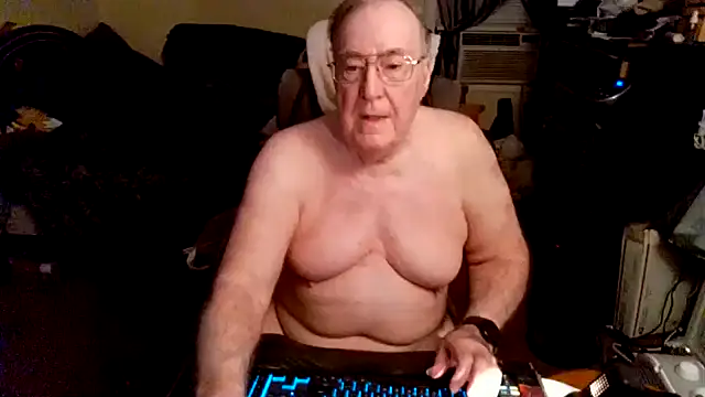 Snapshot of Toastir chatting on October 2, 12:56 pm Toastir online show from October 2, 12:56 pm