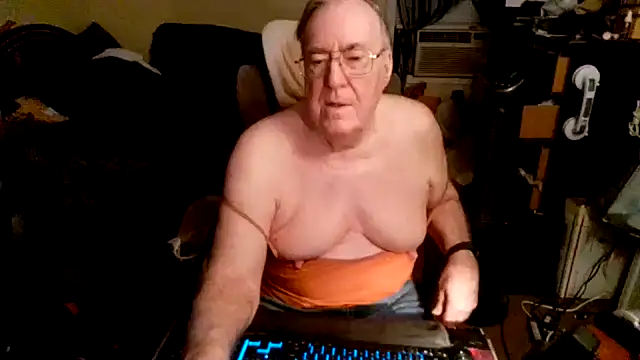 Snapshot of Toastir chatting on October 12, 2:27 pm Toastir online show from October 12, 2:27 pm