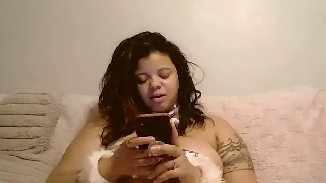Snapshot of beautylovess chatting on May 26, 3:02 am beautylovess online show from May 26, 3:02 am