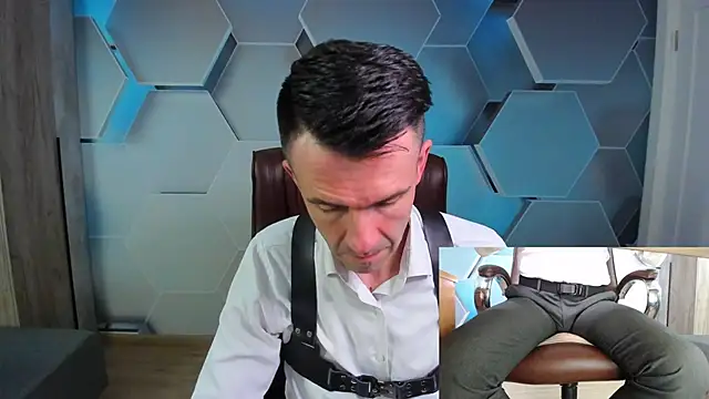 SteveTiger online show from April 13, 1:27 pm