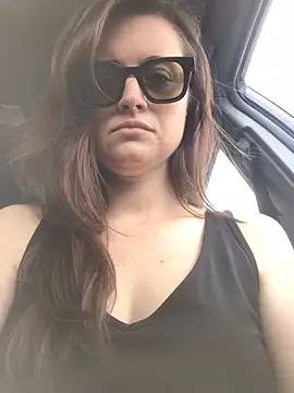 Snapshot of PhotoBabe chatting on April 3, 3:32 pm PhotoBabe online show from April 3, 3:32 pm