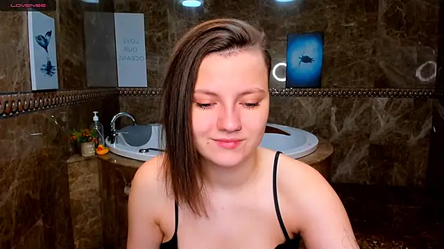 MelindaTin online show from December 2, 1:33 am