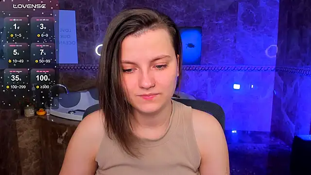 Snapshot of MelindaTin chatting on May 1, 1:21 am MelindaTin online show from May 1, 1:21 am