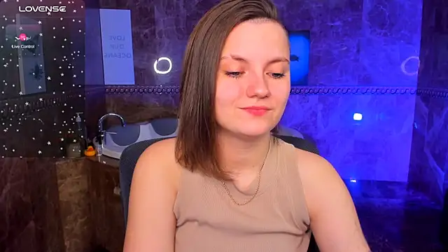 Snapshot of MelindaTin chatting on May 12, 1:25 am MelindaTin online show from May 12, 1:25 am