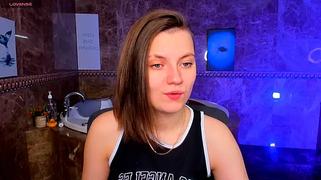 Snapshot of MelindaTin chatting on May 22, 1:02 am MelindaTin online show from May 22, 1:02 am