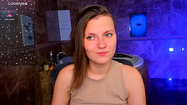 Snapshot of MelindaTin chatting on July 24, 11:58 pm MelindaTin online show from July 24, 11:58 pm