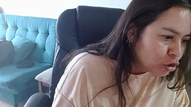 Ixchel Anaid online show from December 14, 3:28 pm