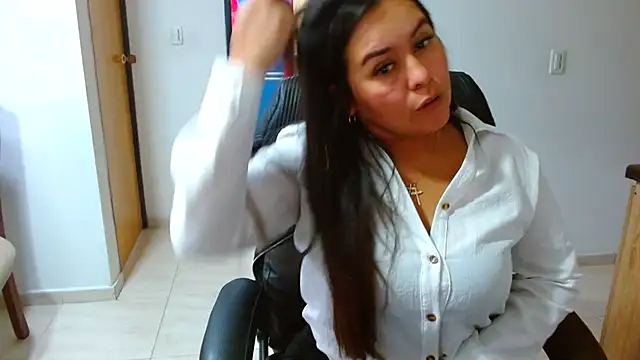 Ixchel Anaid online show from February 1, 3:43 pm