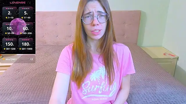 Snapshot of FairyTaylor chatting on December 5, 4:42 am FairyTaylor online show from December 5, 4:42 am