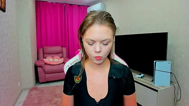 Strawberrye online show from March 2, 3:20 am