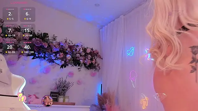 Snapshot of Mia_Mi_ chatting on January 25, 2:04 am Mia Mi online show from January 25, 2:04 am