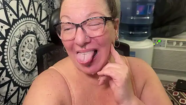 Miss Phat Booty online show from October 7, 1:25 am