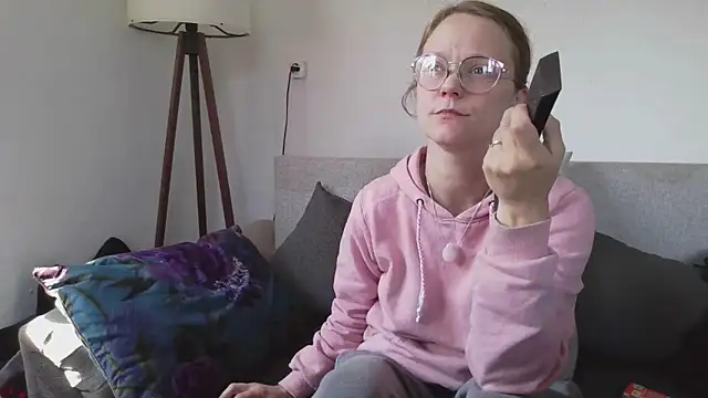 little-leni online show from April 1, 10:38 am