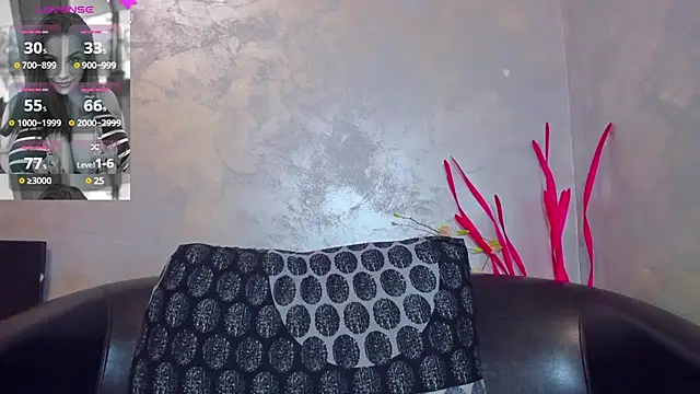 Snapshot of Emma_Muller32 chatting on March 19, 4:36 am Emma Muller32 online show from March 19, 4:36 am