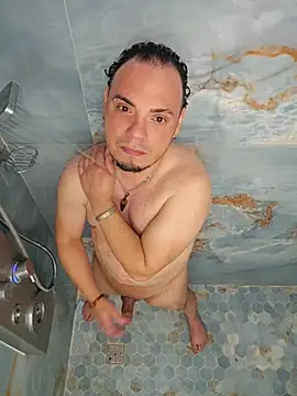 Snapshot of latinoflpr chatting on December 14, 5:13 am latinoflpr online show from December 14, 5:13 am