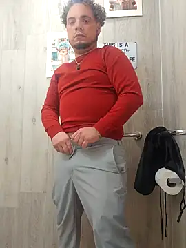 Snapshot of latinoflpr chatting on February 5, 6:34 pm latinoflpr online show from February 5, 6:34 pm