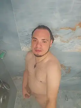 Snapshot of latinoflpr chatting on February 10, 2:59 am latinoflpr online show from February 10, 2:59 am