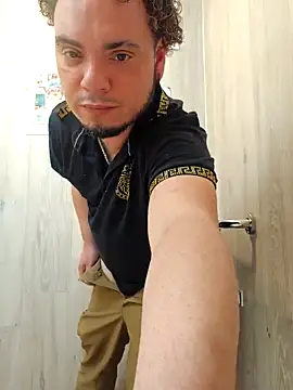 Snapshot of latinoflpr chatting on February 10, 8:46 pm latinoflpr online show from February 10, 8:46 pm