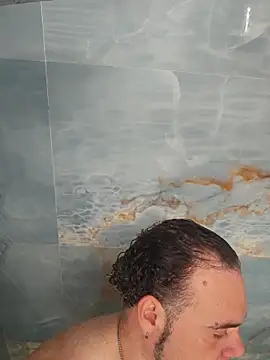 Snapshot of latinoflpr chatting on February 18, 3:35 am latinoflpr online show from February 18, 3:35 am