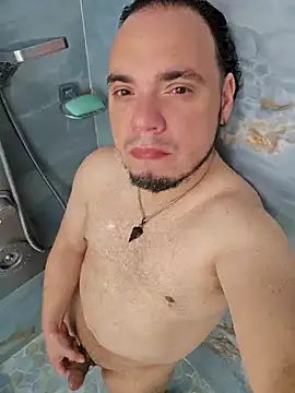 Snapshot of latinoflpr chatting on February 28, 3:51 am latinoflpr online show from February 28, 3:51 am