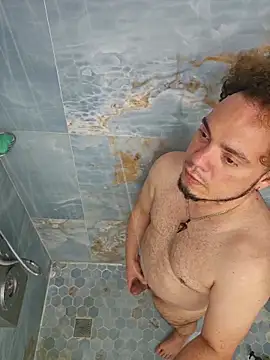 Snapshot of latinoflpr chatting on March 5, 2:18 am latinoflpr online show from March 5, 2:18 am