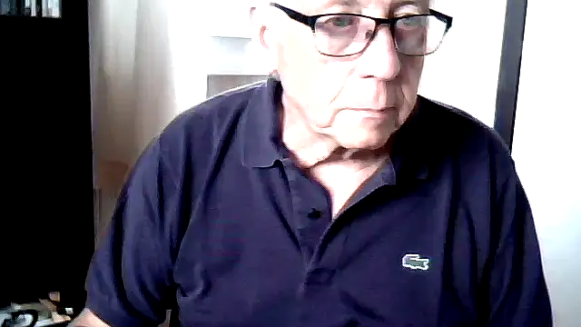 Snapshot of johnjohn622662 chatting on June 16, 1:58 pm johnjohn622662 online show from June 16, 1:58 pm