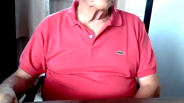 Snapshot of johnjohn622662 chatting on June 20, 9:34 am johnjohn622662 online show from June 20, 9:34 am