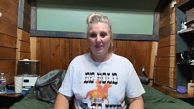 Snapshot of lisaxlovexxx chatting on April 18, 4:16 am lisaxlovexxx online show from April 18, 4:16 am