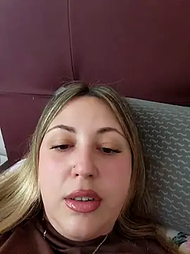 sofiabichota online show from April 8, 10:48 am