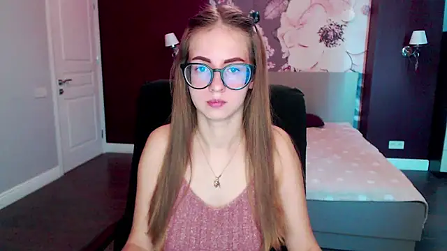 AliceAdams online show from March 20, 7:14 am