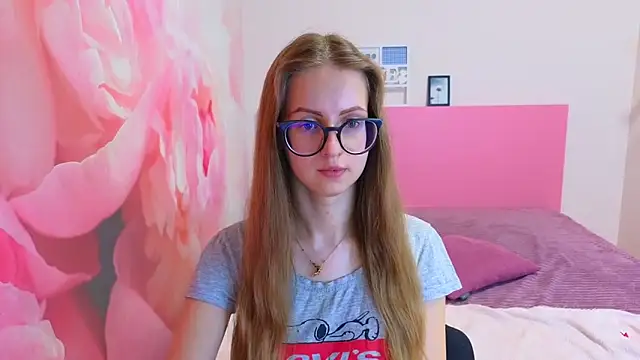 AliceAdams online show from March 30, 7:42 am