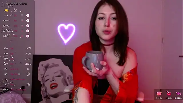 Snapshot of PlayfulApril chatting on February 13, 1:29 am PlayfulApril online show from February 13, 1:29 am