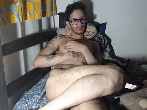 Snapshot of alisterxxx chatting on July 10, 3:00 am alisterxxx online show from July 10, 3:00 am