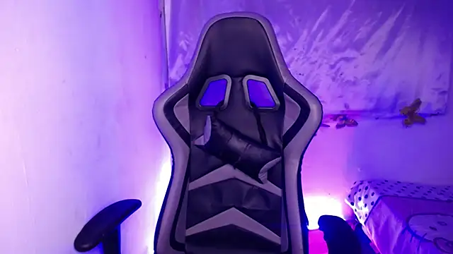 ninatiny online show from February 23, 10:45 am