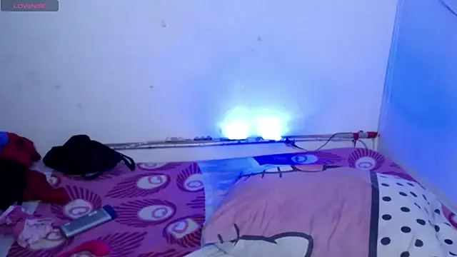 ninatiny online show from April 9, 10:31 am