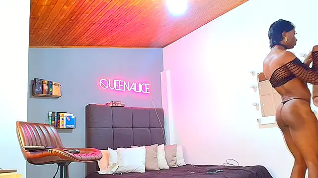 queenaliice online show from February 9, 7:18 pm