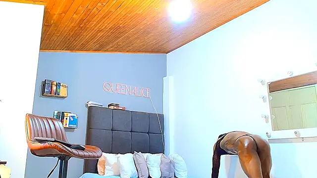 queenaliice online show from February 28, 11:22 am