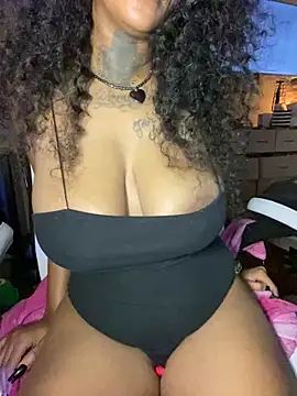 Snapshot of MzParker chatting on February 18, 2:59 pm MzParker online show from February 18, 2:59 pm