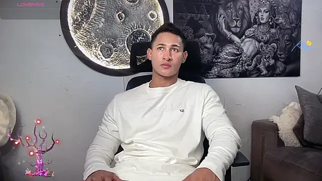 Snapshot of BenjaminCooperk chatting on April 25, 7:44 am BenjaminCooperk online show from April 25, 7:44 am