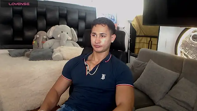 Snapshot of BenjaminCooperk chatting on May 10, 9:47 am BenjaminCooperk online show from May 10, 9:47 am