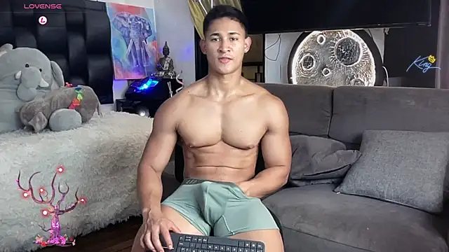 Snapshot of BenjaminCooperk chatting on May 29, 12:30 am BenjaminCooperk online show from May 29, 12:30 am